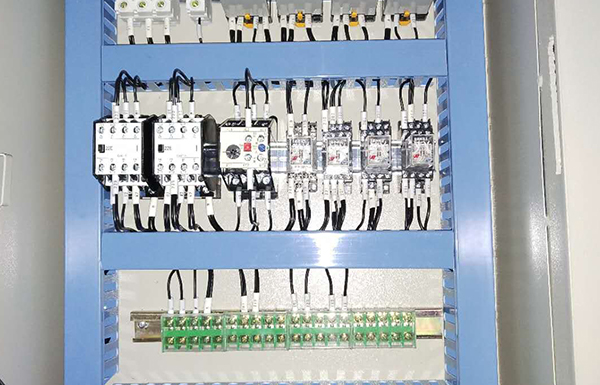 生產(chǎn)控制柜、水阻柜企業(yè)，維護、維修